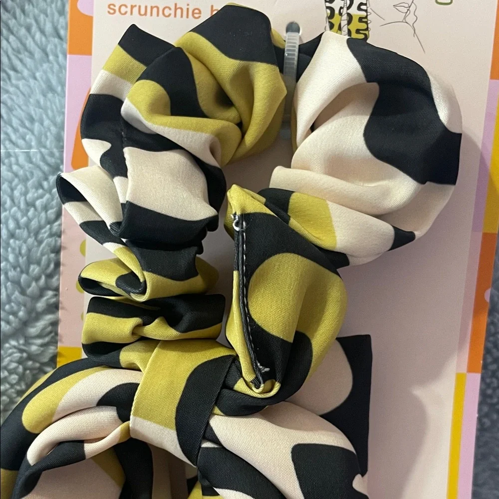 Maeberry Goody elegant scrunchie